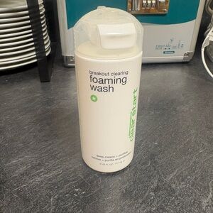 Breakout clearing foaming wash